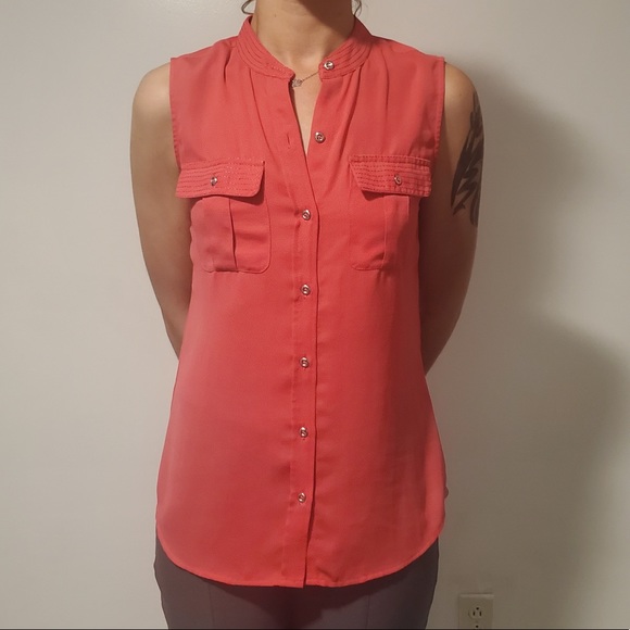 Sleeveless Button down - Picture 4 of 7